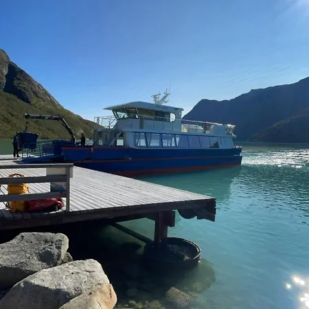 Semesterbostad Log With Mountain View