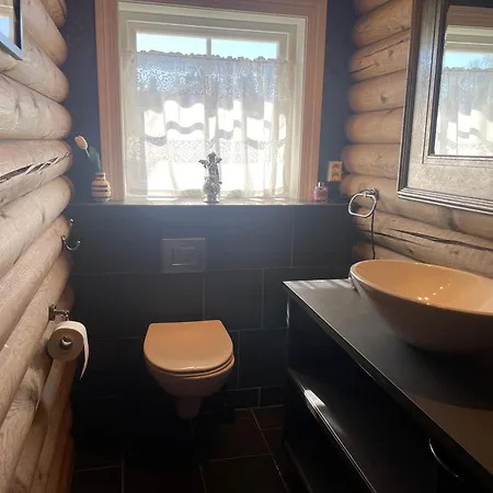 Semesterbostad Log With Mountain View